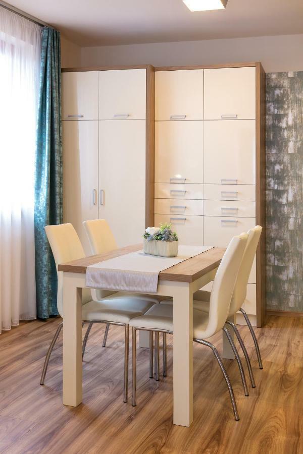 Foter Rezidencia 3 Apartment Gyor Ngoại thất bức ảnh
